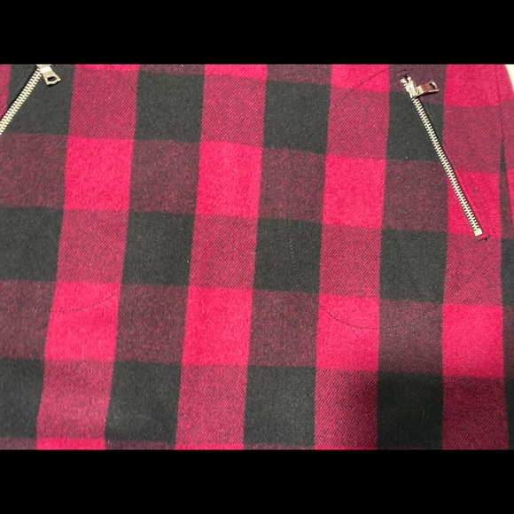 🦋🦄Gap Recycle Wool Red & Black Plaid With Zipper Front pockets mini skirt. 8 - Picture 3 of 12